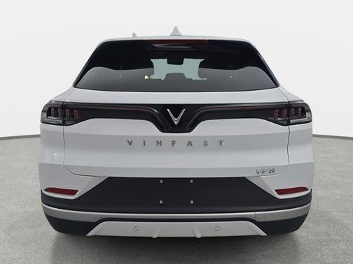 2025 VinFast VF 8 Eco