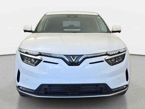 2025 VinFast VF 8 Eco