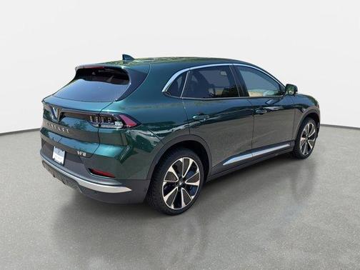 2025 VinFast VF 8 Plus