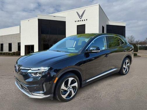 2025 VinFast VF 8 Eco