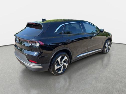 2025 VinFast VF 8 Eco