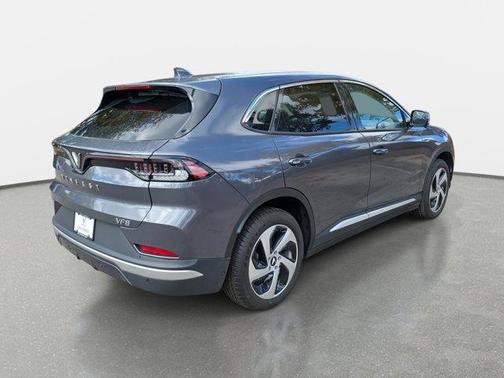 2025 VinFast VF 8 Eco