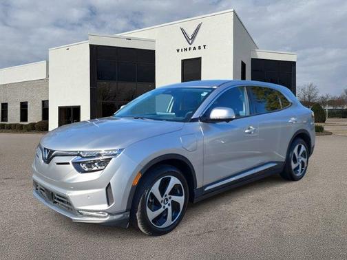 2025 VinFast VF 8 Eco