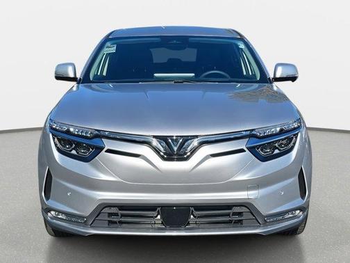 2025 VinFast VF 8 Eco