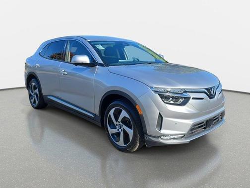 2025 VinFast VF 8 Eco