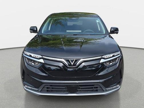 2025 VinFast VF 8 Eco