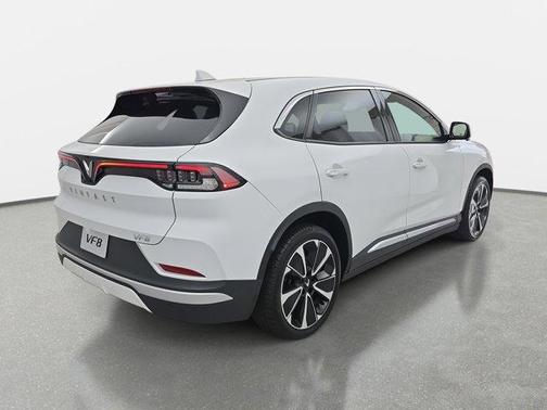 2025 VinFast VF 8 Plus