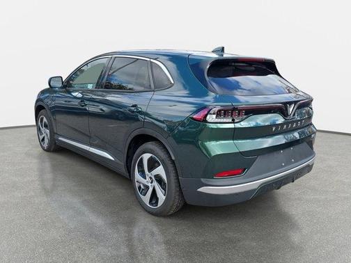 2025 VinFast VF 8 Eco