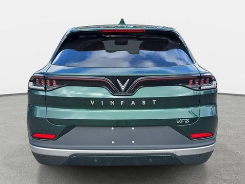 2025 VinFast VF 8 Eco