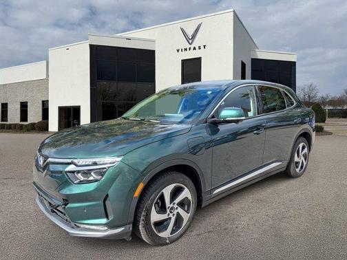 2025 VinFast VF 8 Eco