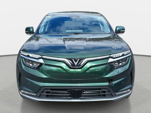 2025 VinFast VF 8 Eco