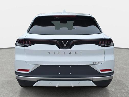 2025 VinFast VF 8 Eco