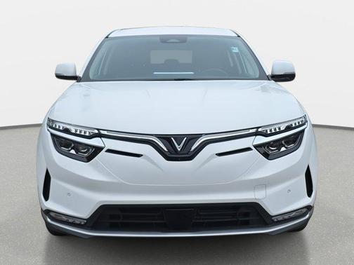 2025 VinFast VF 8 Eco