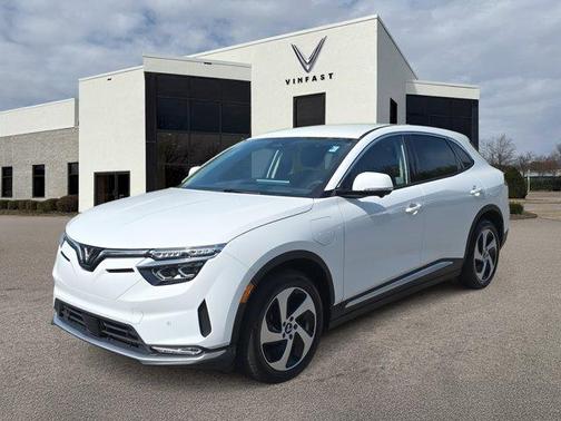 2025 VinFast VF 8 Eco
