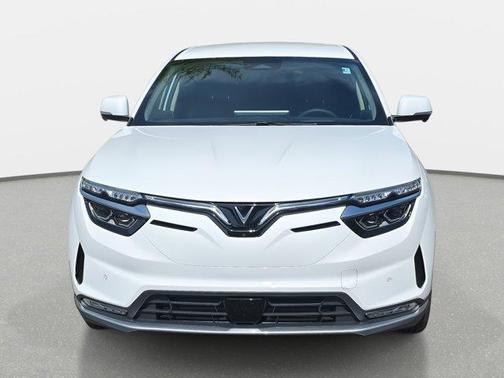 2025 VinFast VF 8 Eco
