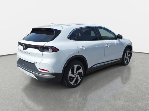 2025 VinFast VF 8 Eco