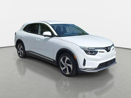 2025 VinFast VF 8 Eco