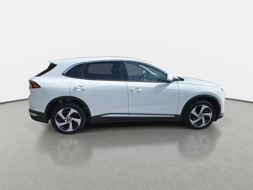 2025 VinFast VF 8 Eco