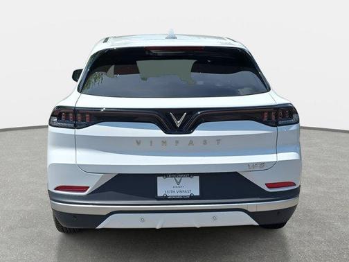 2025 VinFast VF 8 Eco