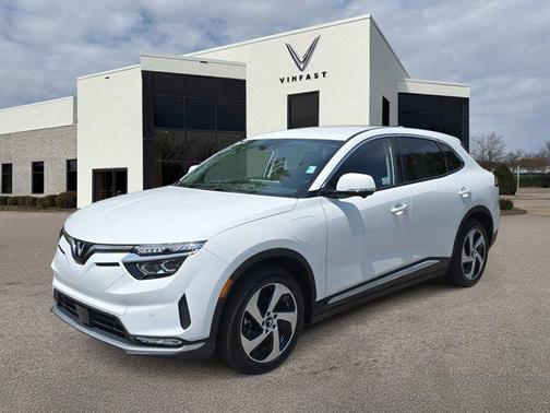 2025 VinFast VF 8 Eco