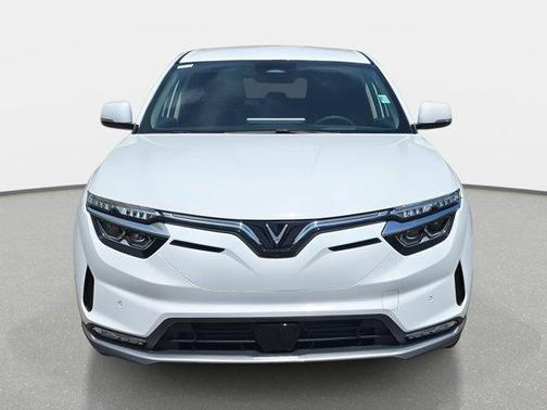 2025 VinFast VF 8 Eco