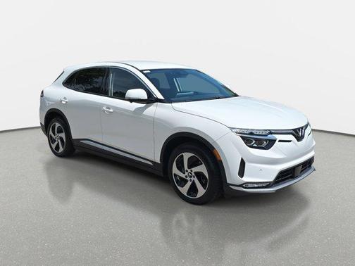 2025 VinFast VF 8 Eco