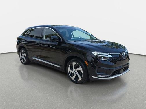 2025 VinFast VF 8 Eco