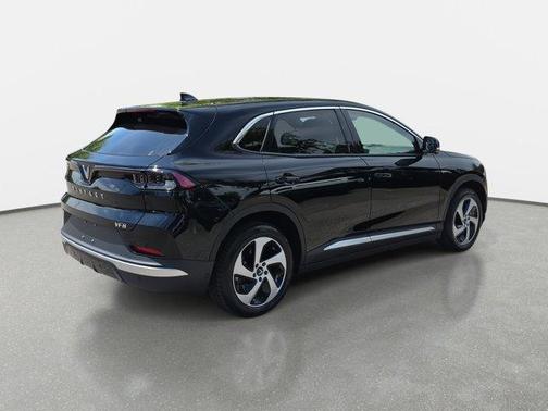 2025 VinFast VF 8 Eco