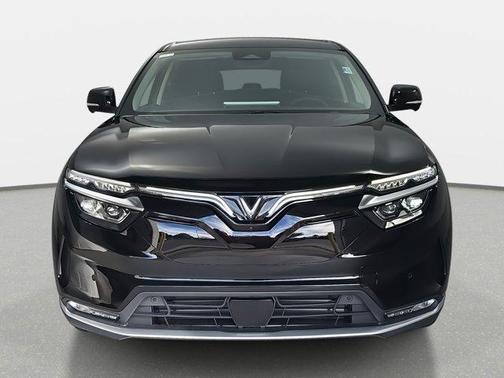 2025 VinFast VF 8 Eco