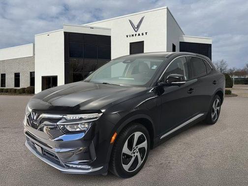 2025 VinFast VF 8 Eco