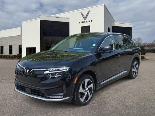2025 VinFast VF 8 Eco
