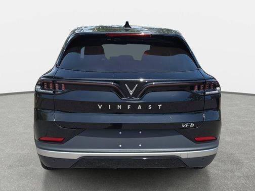 2025 VinFast VF 8 Eco