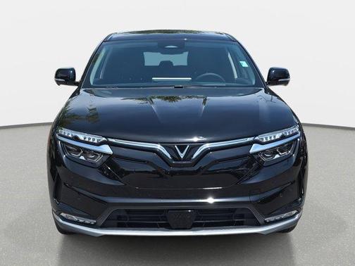 2025 VinFast VF 8 Eco