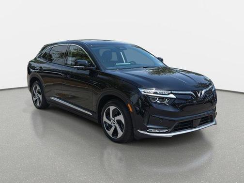 2025 VinFast VF 8 Eco