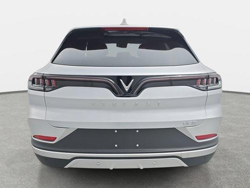 2025 VinFast VF 8 Eco