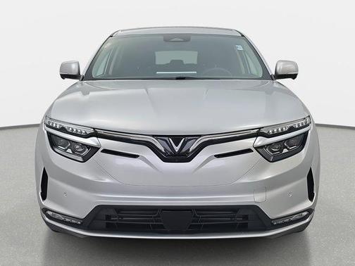 2025 VinFast VF 8 Eco