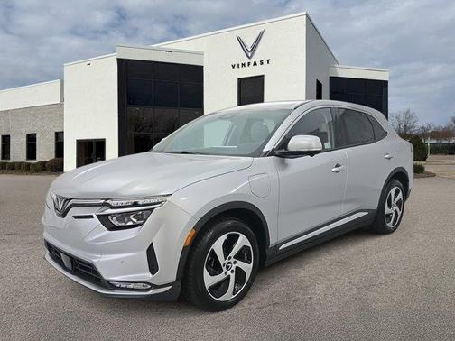 2025 VinFast VF 8 Eco