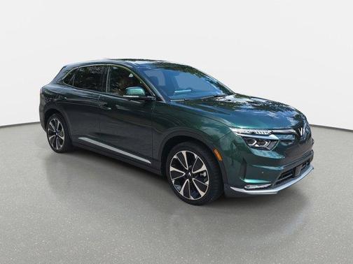 2025 VinFast VF 8 Plus