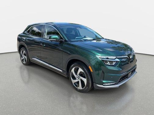 2025 VinFast VF 8 Eco