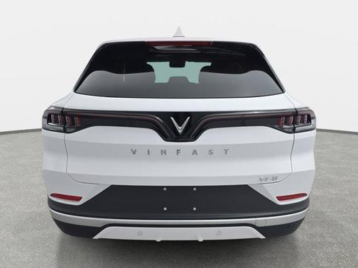 2025 VinFast VF 8 Eco