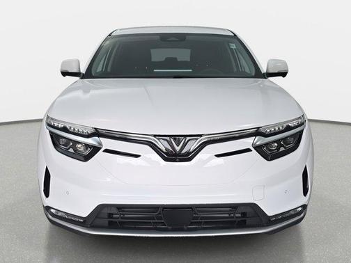 2025 VinFast VF 8 Eco