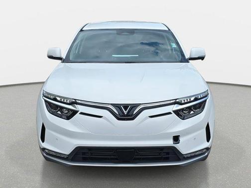 2025 VinFast VF 8 Eco