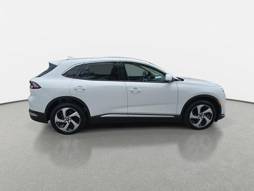 2025 VinFast VF 8 Eco