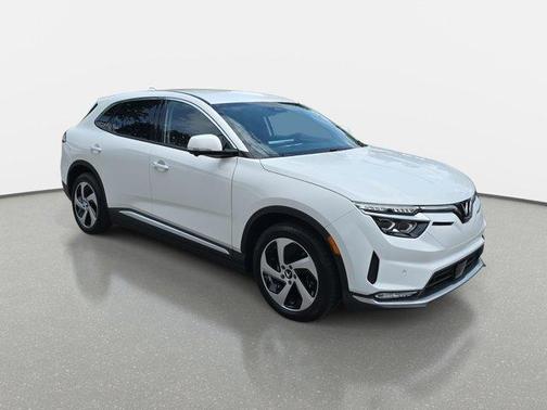 2025 VinFast VF 8 Eco