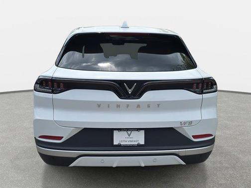2025 VinFast VF 8 Eco
