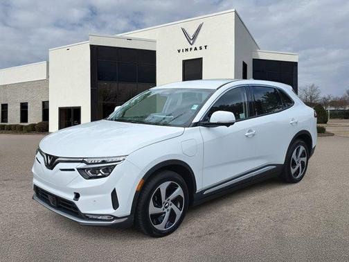 2025 VinFast VF 8 Eco