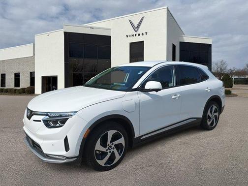 2025 VinFast VF 8 Eco