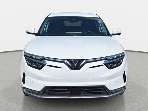 2025 VinFast VF 8 Eco
