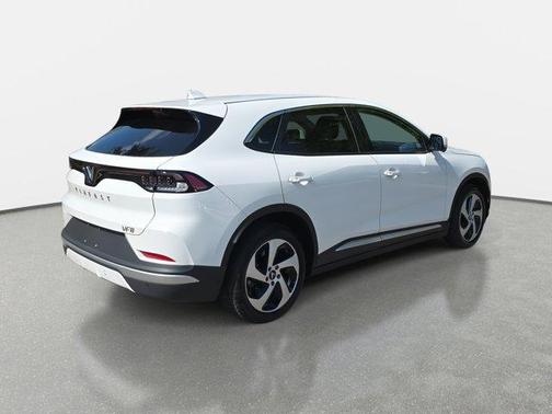2025 VinFast VF 8 Eco