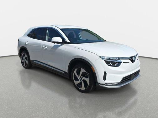 2025 VinFast VF 8 Eco
